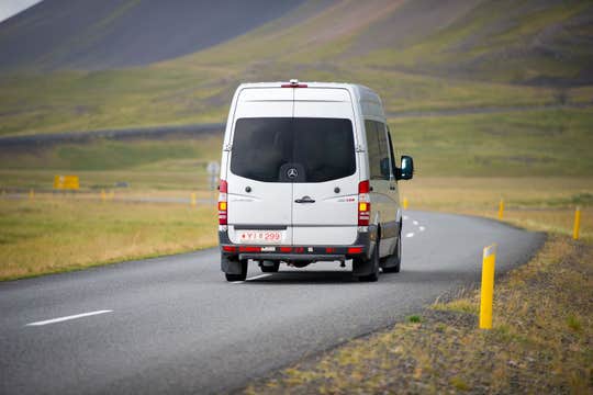 Private Return Transfer from Keflavik Airport to Reykjavik