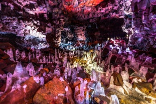 Entrada a los Túneles de Lava de Raufarholshellir