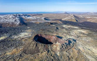 Widokowa 1-godzinna wycieczka helikopterem nad najnowszymi polami lawowymi półwyspu Reykjanes.
