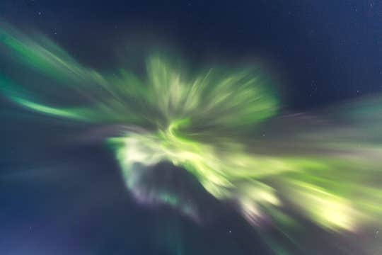Incredibile crociera di 2 ore per ammirare l'aurora boreale con prelievo da Reykjavik