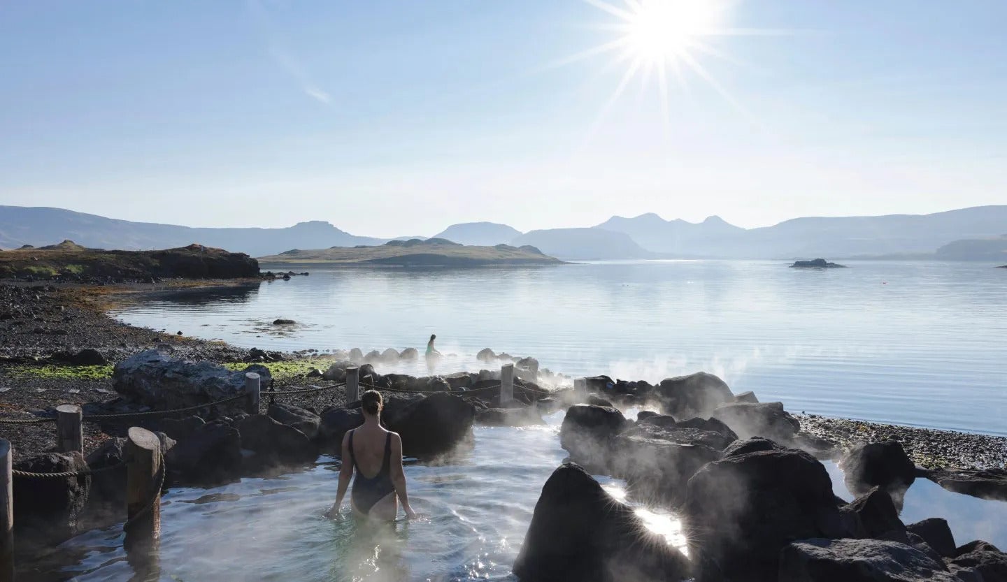 Afslappende tur til Hvammsvik Hot Springs med transport fra Reykjavik