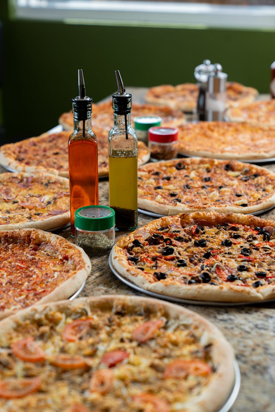 Different flavors of pizzas you can order from Daddi's Pizza's menu.
