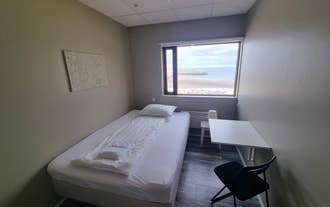 Vid Hafid Guesthouse offers single room with ocean views.