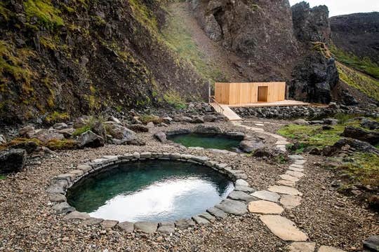 Silver Circle and Husafell Canyon Baths Day Tour with Transfer from Reykjavik