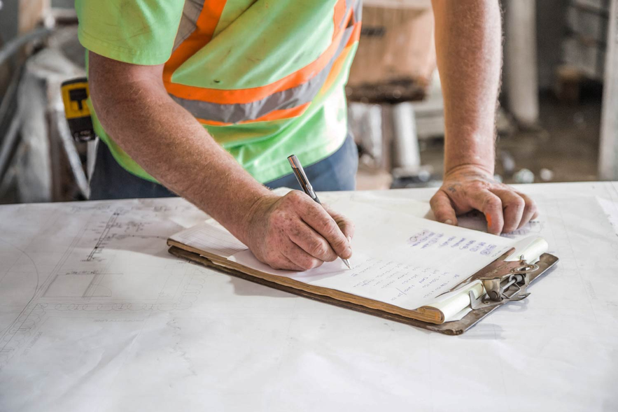 Choosing the Right Metal Roofing Contractors South Florida for Your Commercial Needs