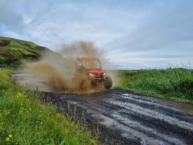 A buggy splashes through a puddle in Thakgil Canyon.