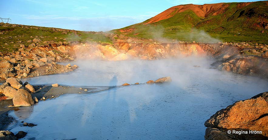 The colourful Geothermal Areas by Mt. &Ouml;lkelduhn&uacute;kur and &Ouml;lkelduh&aacute;ls in South Iceland