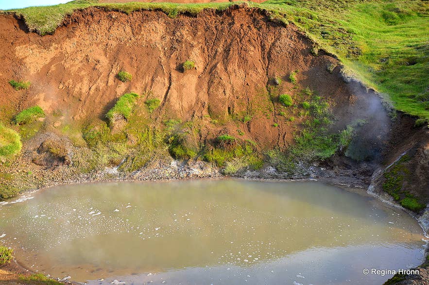 The colourful Geothermal Areas by Mt. &Ouml;lkelduhn&uacute;kur and &Ouml;lkelduh&aacute;ls in South Iceland