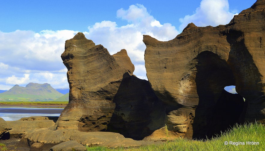 The Farmer at Reynistaður and the Elf who built the Reyniskirkja Church - Icelandic Folklore