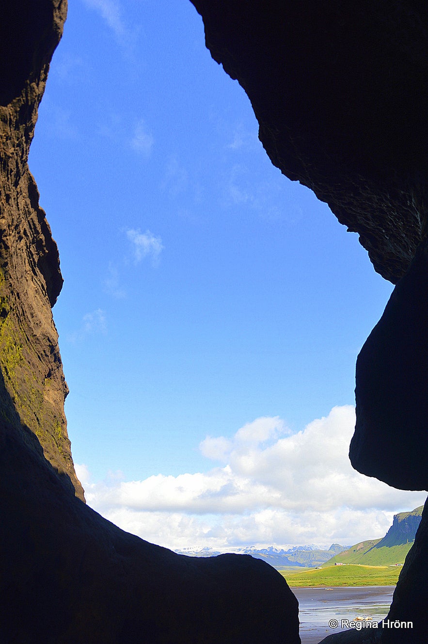 The Farmer at Reynistaður and the Elf who built the Reyniskirkja Church - Icelandic Folklore