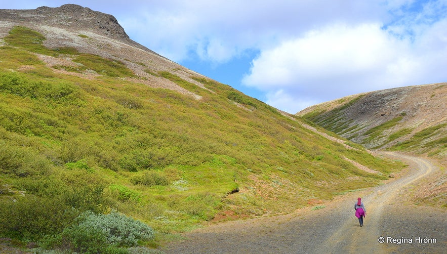 An easy Hike on Mt. Meyjarsæti and Lake Sandkluftavatn in South Iceland