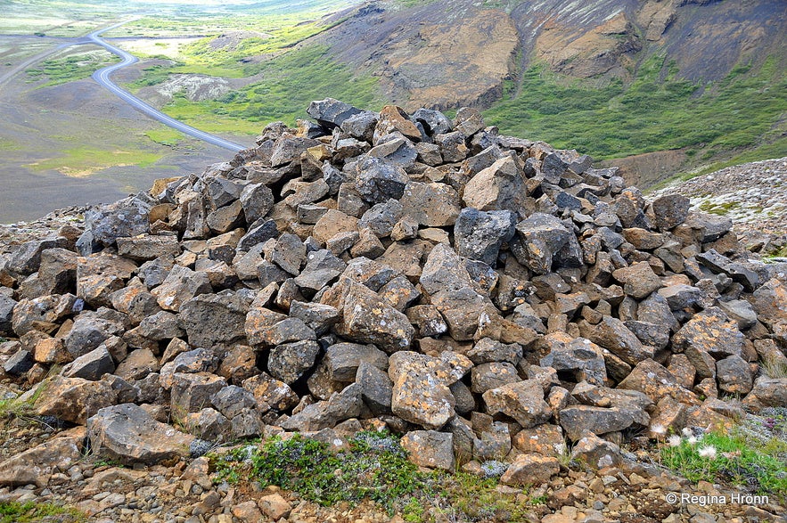 An easy Hike on Mt. Meyjarsæti and Lake Sandkluftavatn in South Iceland