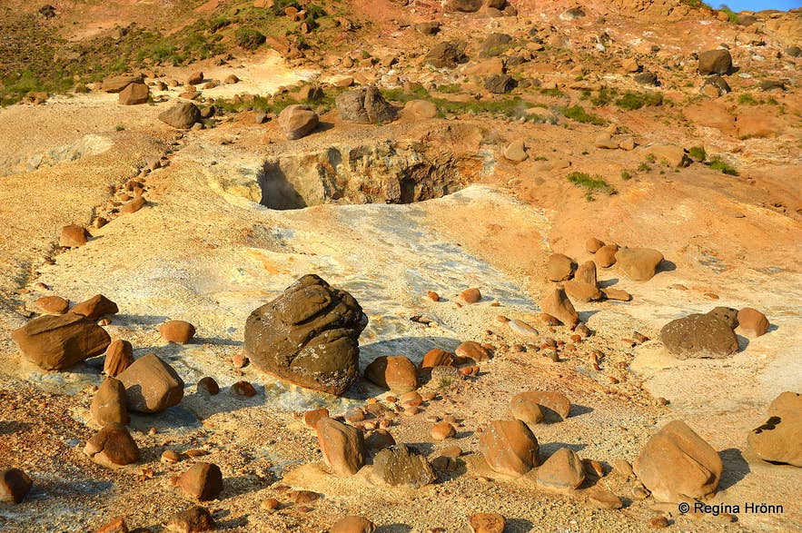 The colourful Geothermal Areas by Mt. &Ouml;lkelduhn&uacute;kur and &Ouml;lkelduh&aacute;ls in South Iceland