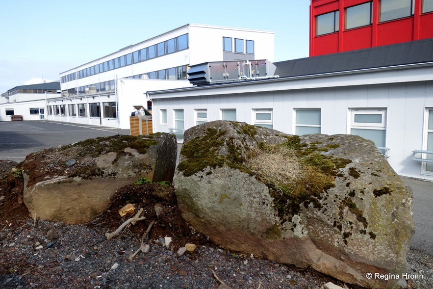 Huldumannssteinn í Reykjavík - The Elf Rock in Reykjavík, the Capital City of Iceland