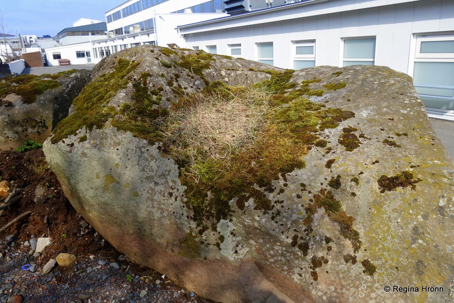 Huldumannssteinn í Reykjavík - The Elf Rock in Reykjavík, the Capital City of Iceland