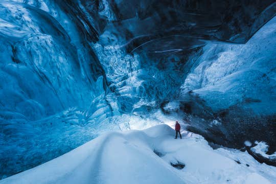 Ultimate 10-Day Northern Lights Winter Trip to Iceland's Highlands with Ice Caving