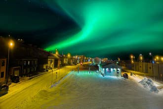 Nordlys, der danser over Ólafsvík i Vestisland.