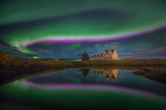 Private Northern Lights Tour with Icelandic Treats and Transfer from Reykjavik