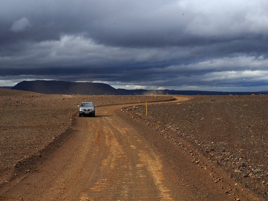 A car driving to Kerlingarfjöll Mountain Range