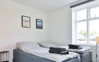 Bright bedroom with two single beds at G7 Akureyri Central Apartments in North Iceland.
