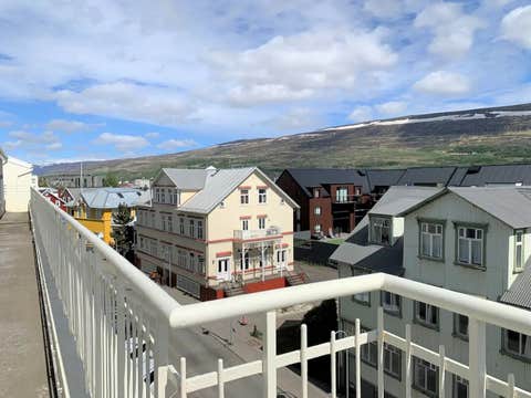 Akureyri Downtown Apartment With a View