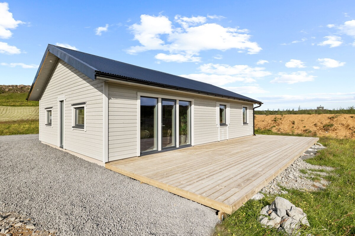 Serene Summerhouse Near Selfoss