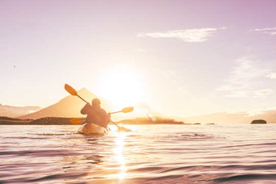 Ontspannende Kajaktocht van 2 Uur door de Oostfjorden vanuit Djupivogur