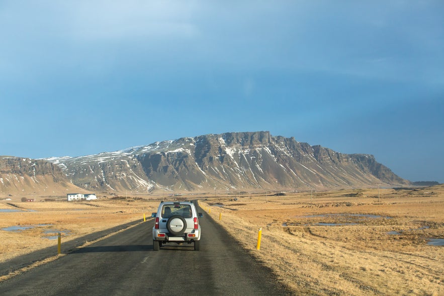 Driving on Iceland Road in jokulsarlon Vatnajokull national park, Iceland