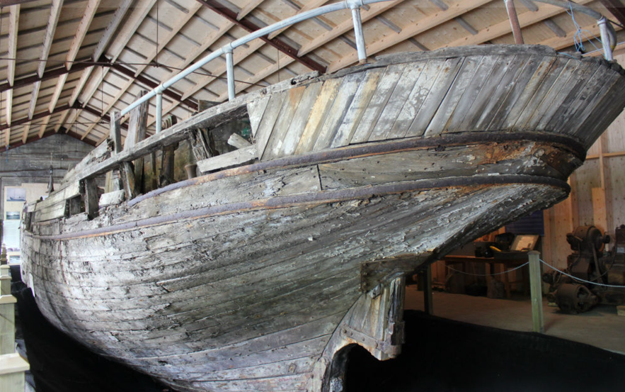 Frontal view of the boat at Skaftfellingur Museum