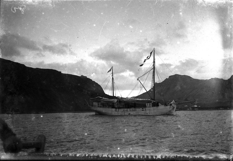 A vintage pic of the boat at Skaftfellingur Museum