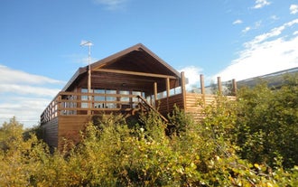 Na zewnątrz domu wczasowego Solbakki Holiday Home.