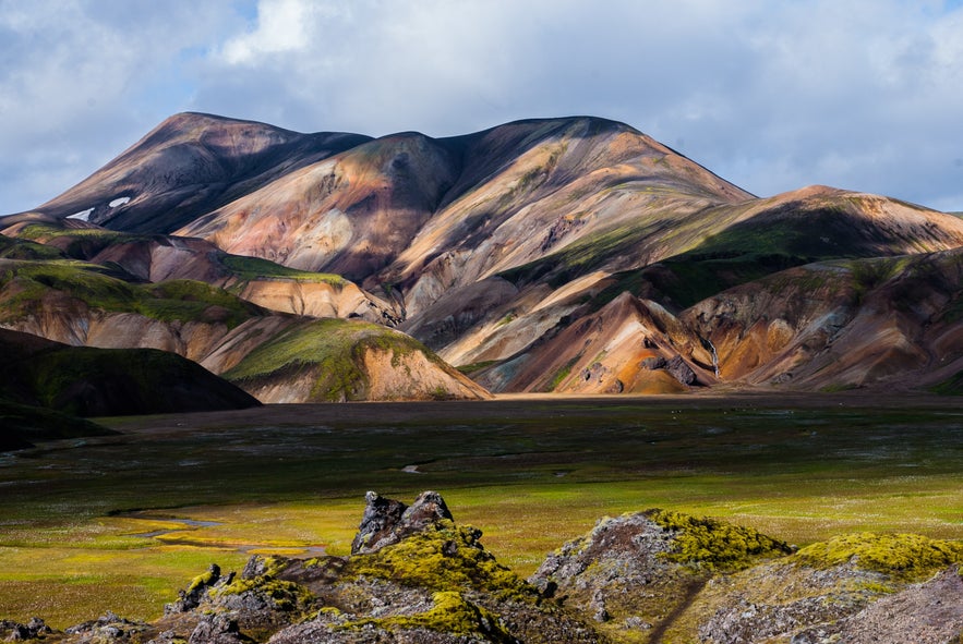 Colorful rhyolite ridges along the Landmannalaugar-Hrafntinnusker hiking trail in Iceland’s Highlands.