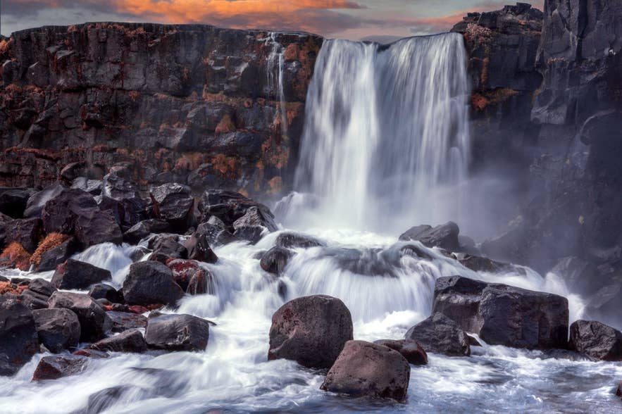 Oxararfoss, la cascata del fiume Oxara, nel Parco Nazionale di Thingvellir, Islanda.