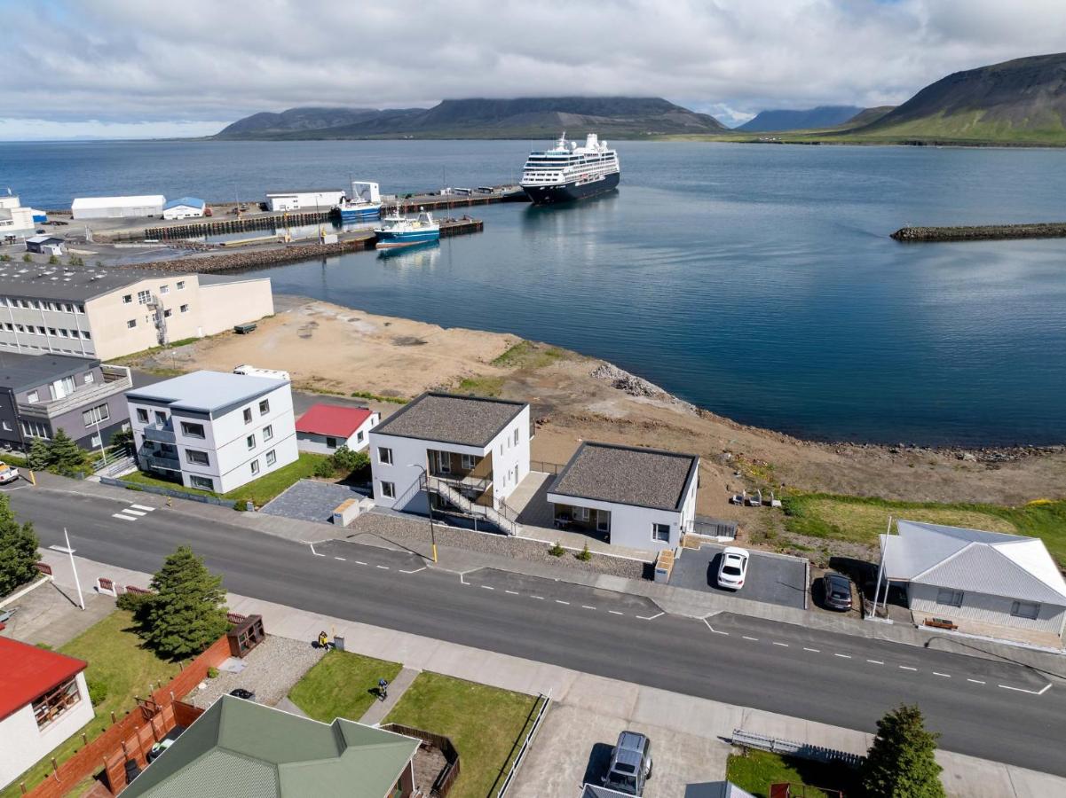 Hafnir está ubicado junto al puerto de Grundarfjordur, en la península de Snaefellsnes.