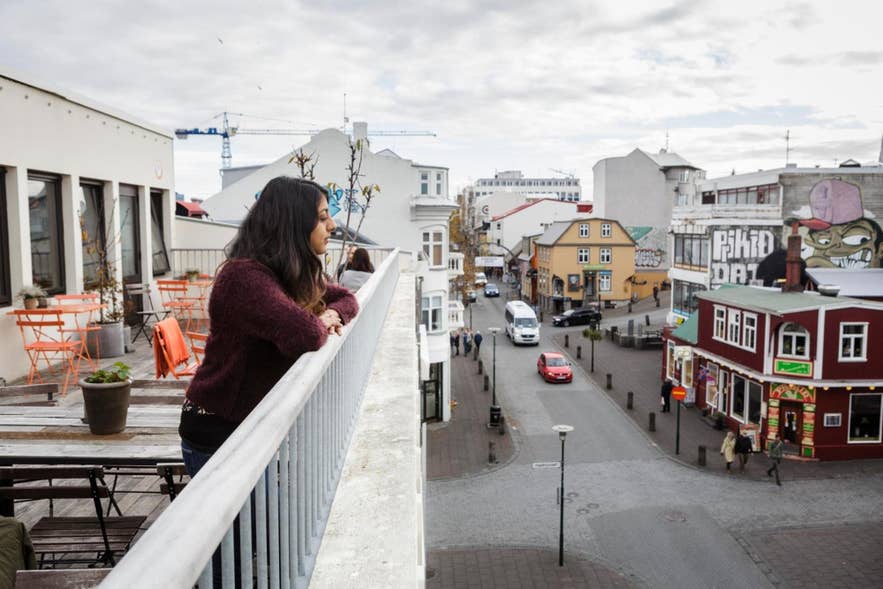 W Reykjaviku znajdziesz wiele luksusowych hoteli, a także przystępne cenowo hostele.