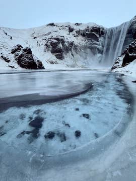 French-Guided Private South Coast Tour with Waterfalls, Glacier, & Black Sand Beaches