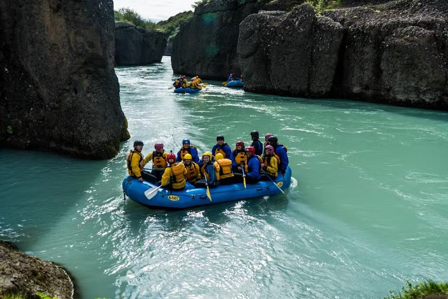 通过惊险刺激的漂流探险活动，体验惠特河和Bruarhlod峡谷。