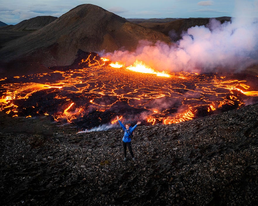 Una increíble toma con dron del volcán Fagradalsfjall.