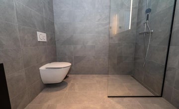 Moderne bad med dusj på S10 Stylish Apartment i Akureyri.