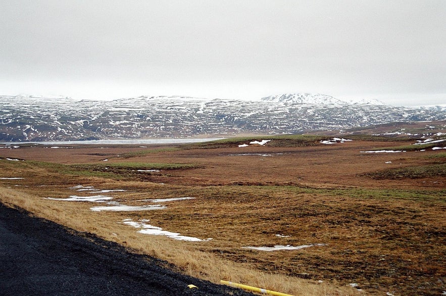 Reykjanes Peninsula with the mountains as its background is the location of Skatalaug hot spring. Reykjanes Peninsula with the mountains as its background is the location of Skatalaug hot spring.