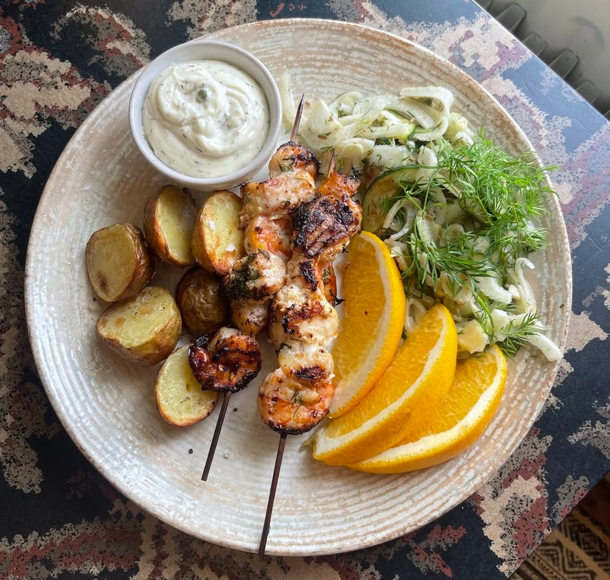 Shrimp souvlaki with potatoes and tzatziki, served at Kaffi Ilmur in Akureyri.