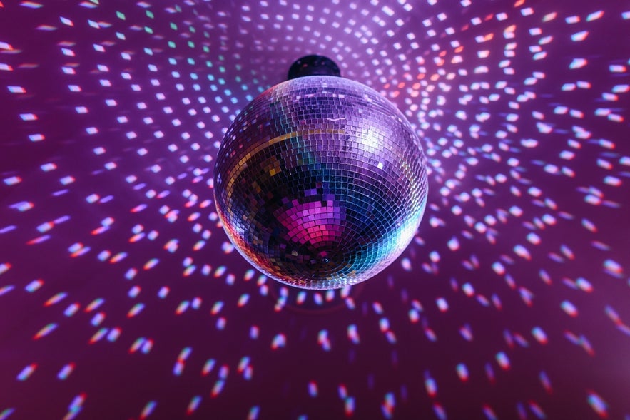 Disco ball with mirror surface and bright rays