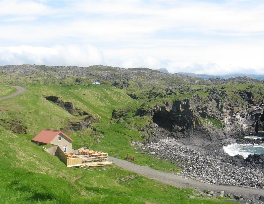 View of cliff-top Fjöruhúsið cafe.