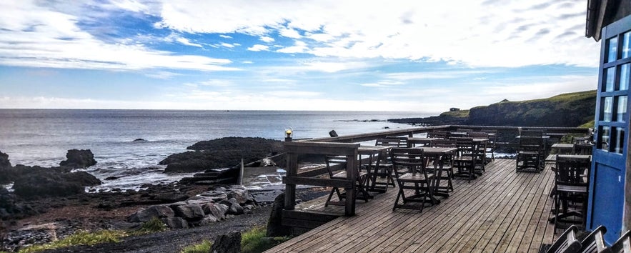 Fjöruhúsið's outdoor terrace.