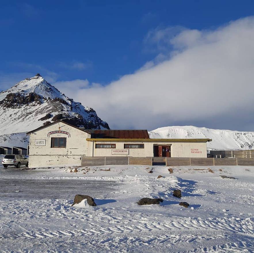 Extérieur de Samkomuhúsið Arnarstapa.