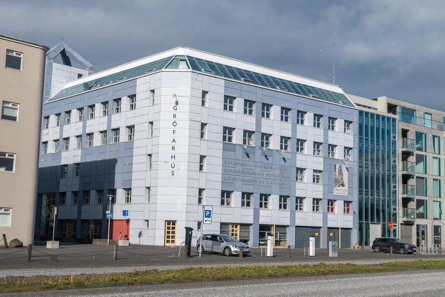The Reykjavik City Library is located in Grofin, near the Old Harbour