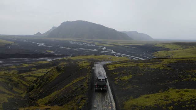 Guided 4 Hour Super Jeep Tour & Hike of the South Coast’s Hidden Mountains with Transfer from Vik
