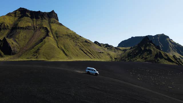 卡特拉火山冰洞+冰川徒步旅行团｜自驾至维克镇参团