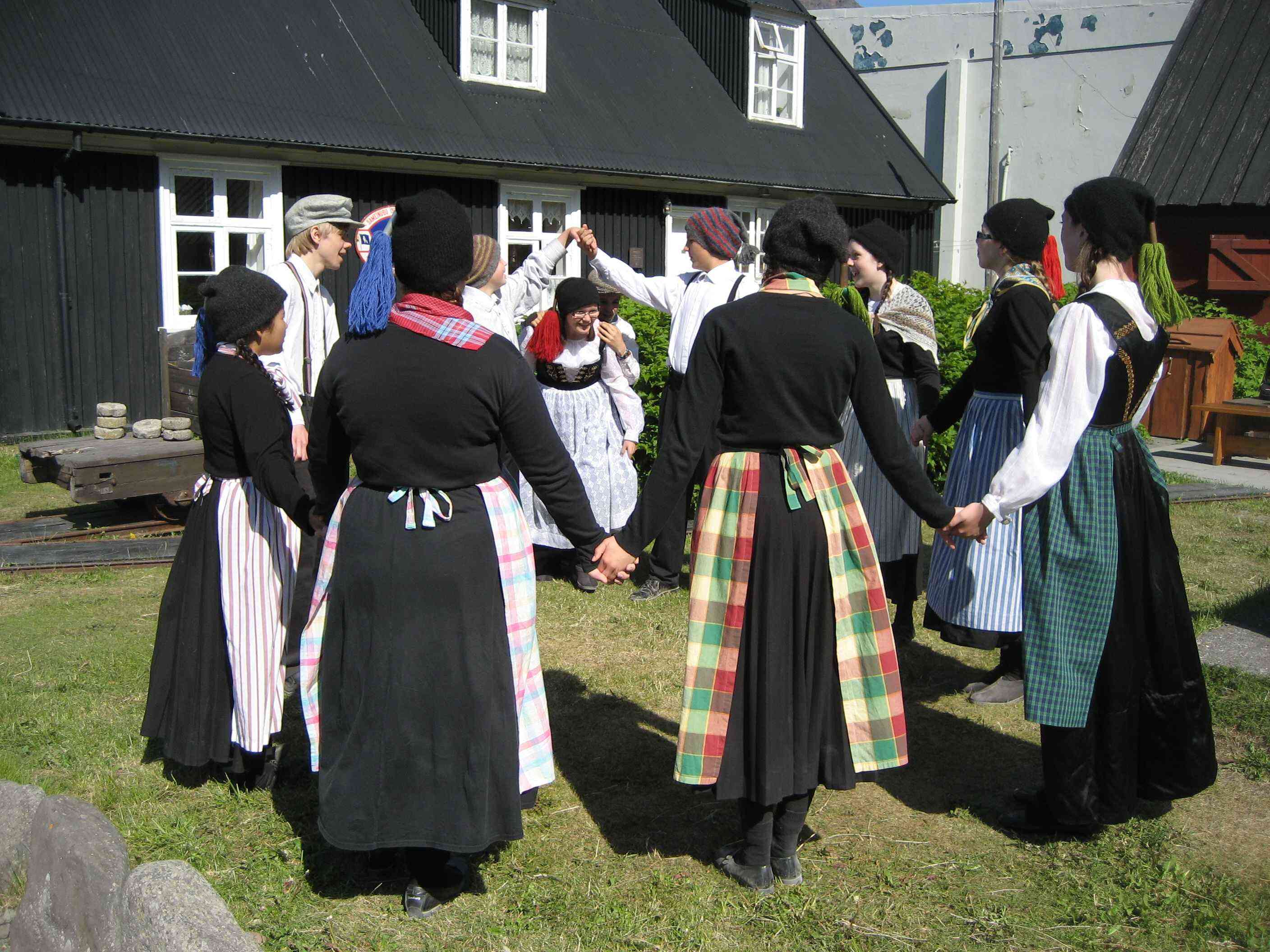 Folk_Dancers,_Isafjordur_(4899625494).jpg