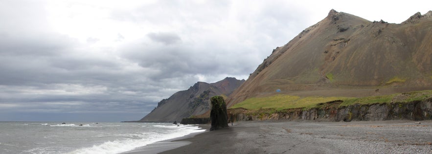 spiaggia di sabbia nera di Fauskasandur